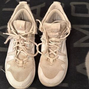 Girls Jordan basketball shoes